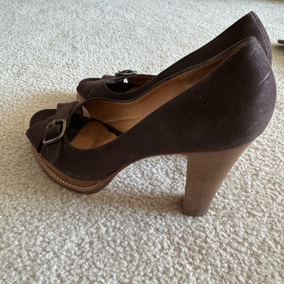 Beautiful Michael Kors Heels - Picture 5 of 6